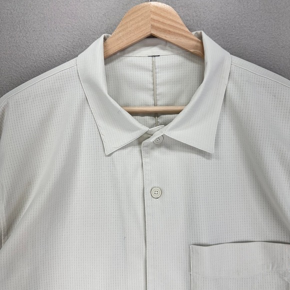 lululemon Airing Easy Camp Shirt Mens XL Bone Short Sleeve Lightweight Button Up - Picture 1 of 11